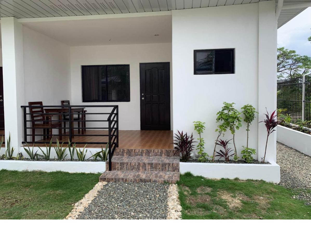 Palm Tree Lodge Moalboal Esterno foto
